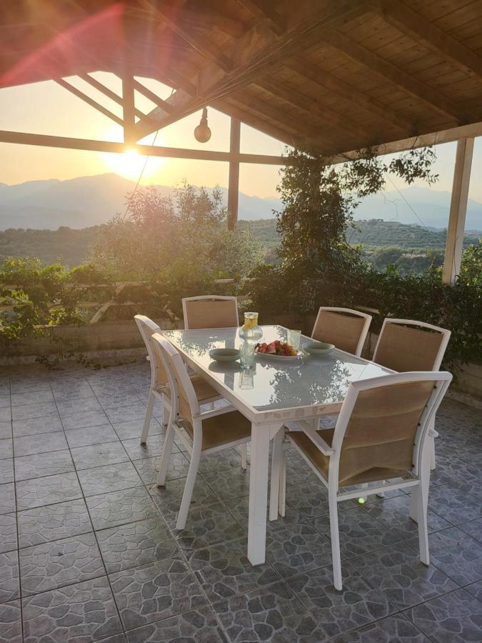 Mani Hill House Ferienhaus